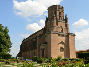 La cathédrale entourée de ses jardins (C. Vanacker)